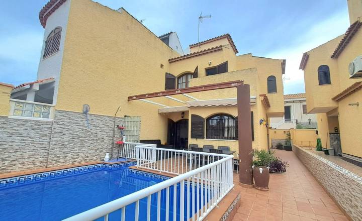 Einfamilienhaus - Weiterverkauf / Strand - Torrevieja - Torrevieja