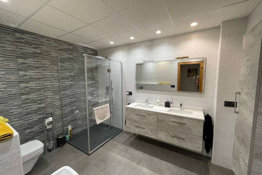 Återförsäljning / Strand - F - Novelda - CENTRO