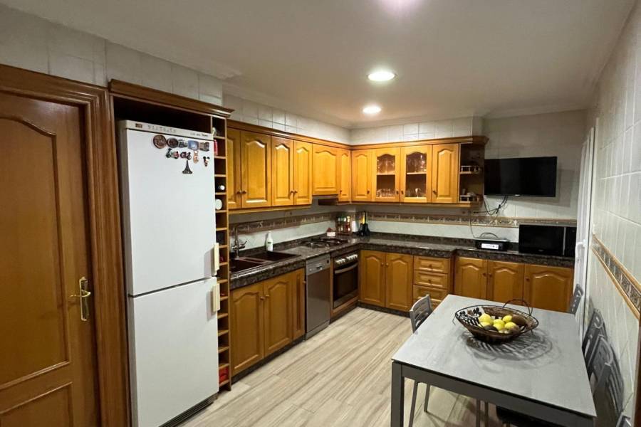 Återförsäljning / Strand - F - Novelda - CENTRO