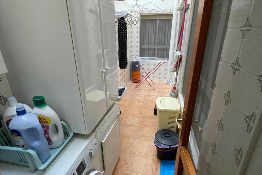 Återförsäljning / Strand - F - Novelda - CENTRO