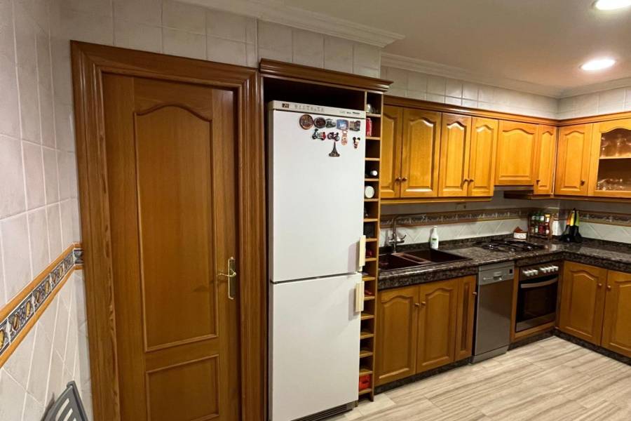 Återförsäljning / Strand - F - Novelda - CENTRO