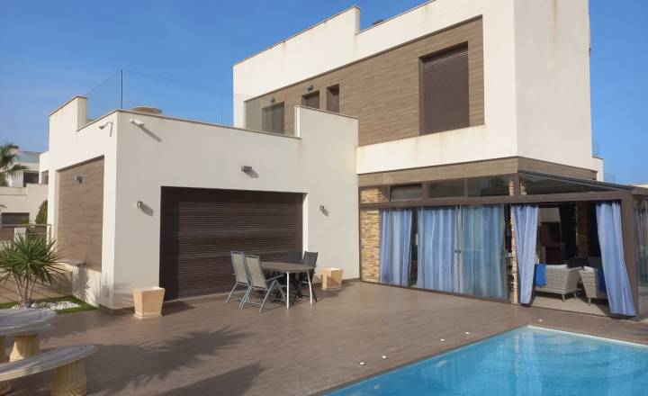 Villa - Beach/Resale - Torrevieja - Aguas Nuevas