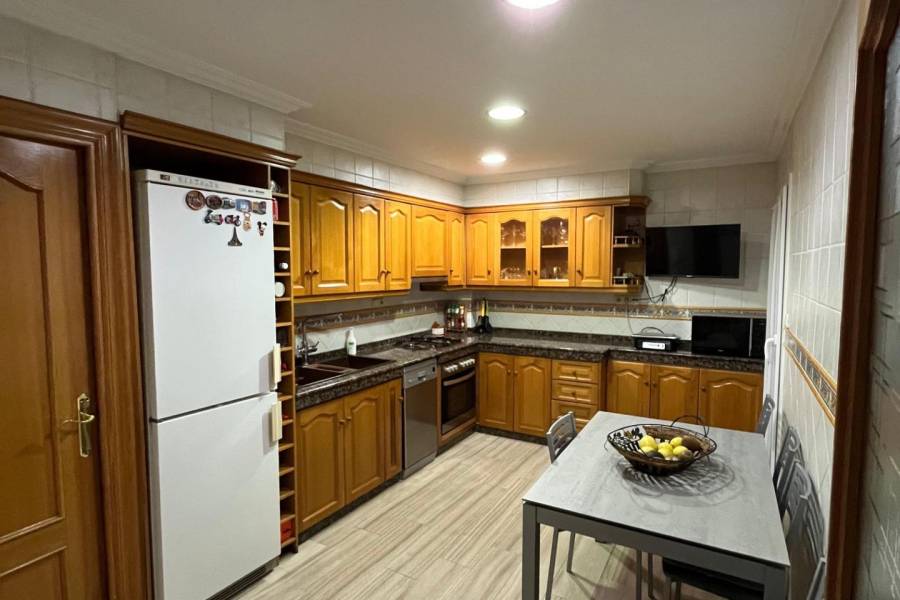 Återförsäljning / Strand - F - Novelda - CENTRO