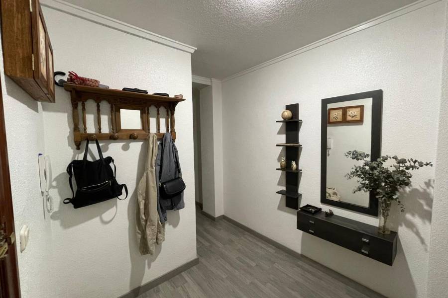 Återförsäljning / Strand - F - Novelda - CENTRO