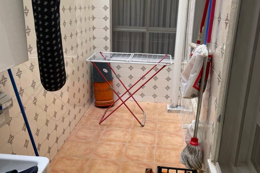 Återförsäljning / Strand - F - Novelda - CENTRO