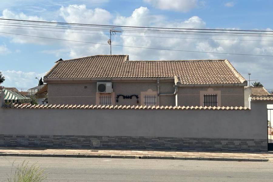 Resale - Villa - Torrevieja - San Luis