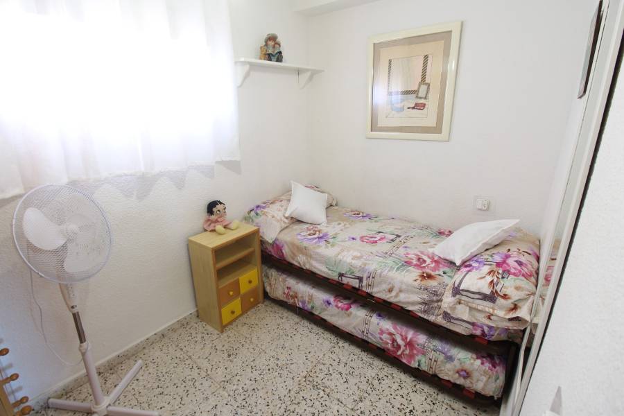 Reventa - Apartamento - Guardamar - Urbanizaciones /PLAYA