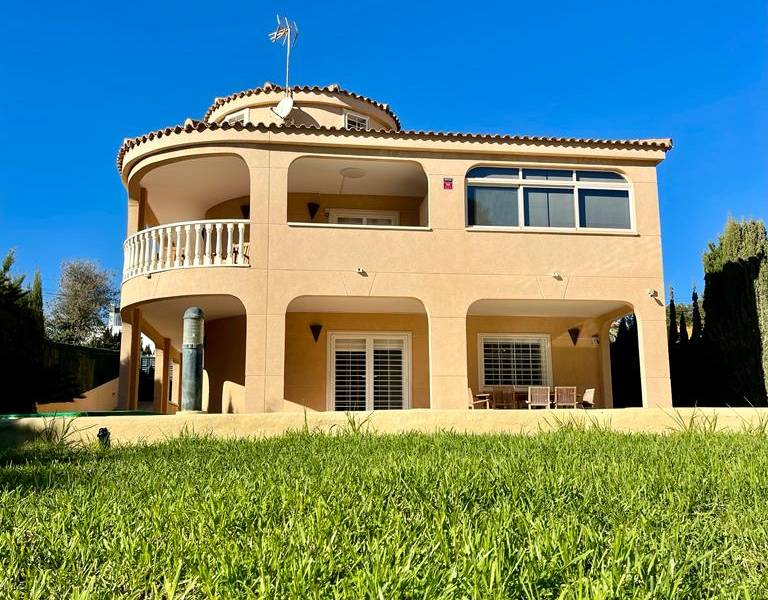 Resale - Villa  - Torrevieja - Urbanización Los Balcones