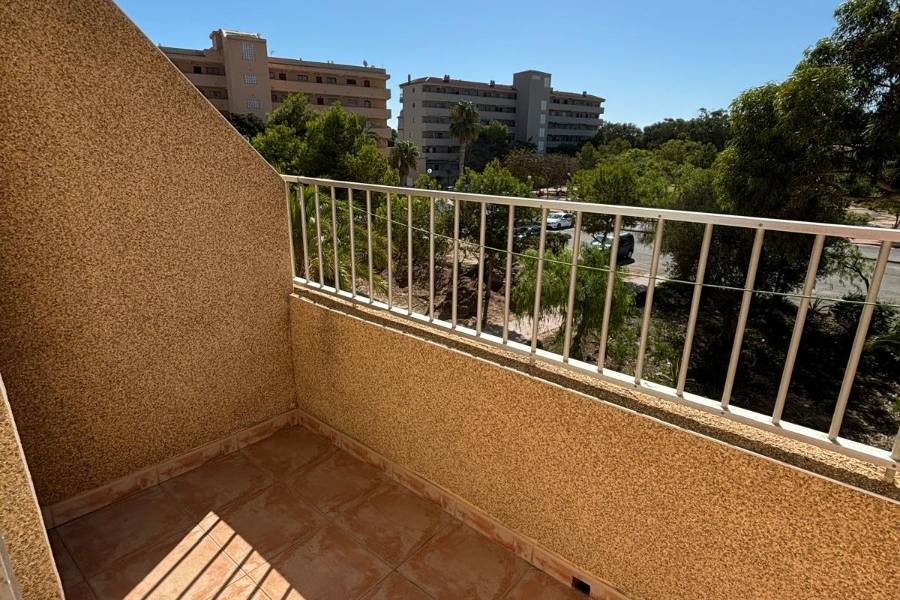 Reventa - Apartamento - Guardamar - Urbanizaciones /PLAYA