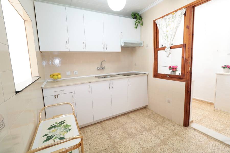 Resale - Bungalow - Torrevieja - Torreta/ URBANIZACIONES/ PLAYA