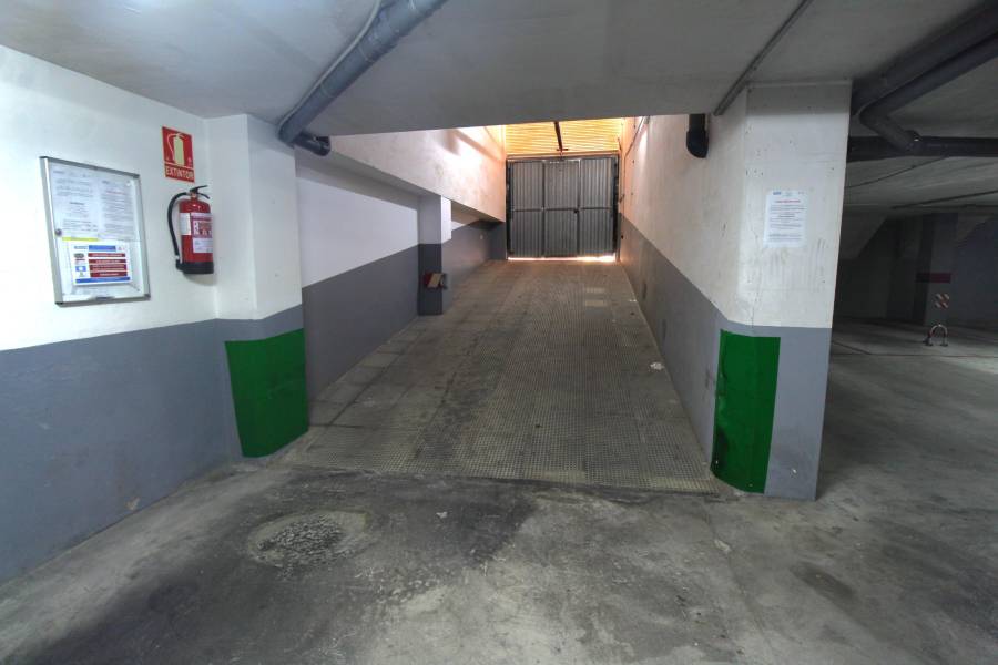 Resale - Parking  - Torrevieja - Torrevieja*