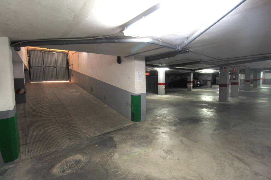Resale - Parking  - Torrevieja - Torrevieja*
