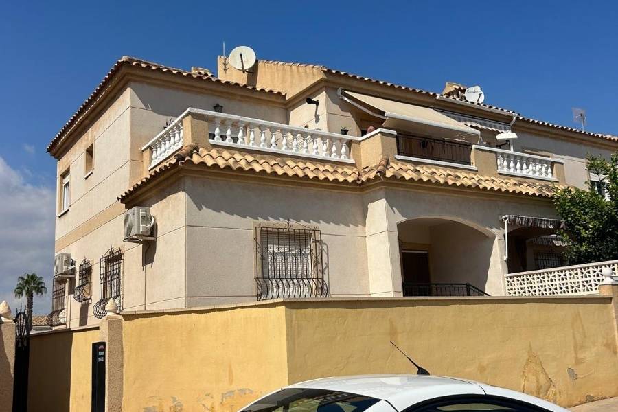 Reventa - Bungalow - Torrevieja - Aguas Nuevas