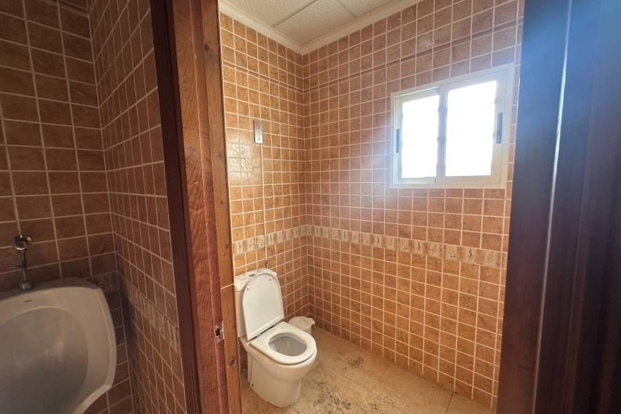 Resale - Commercial - Los Montesinos - Pueblo