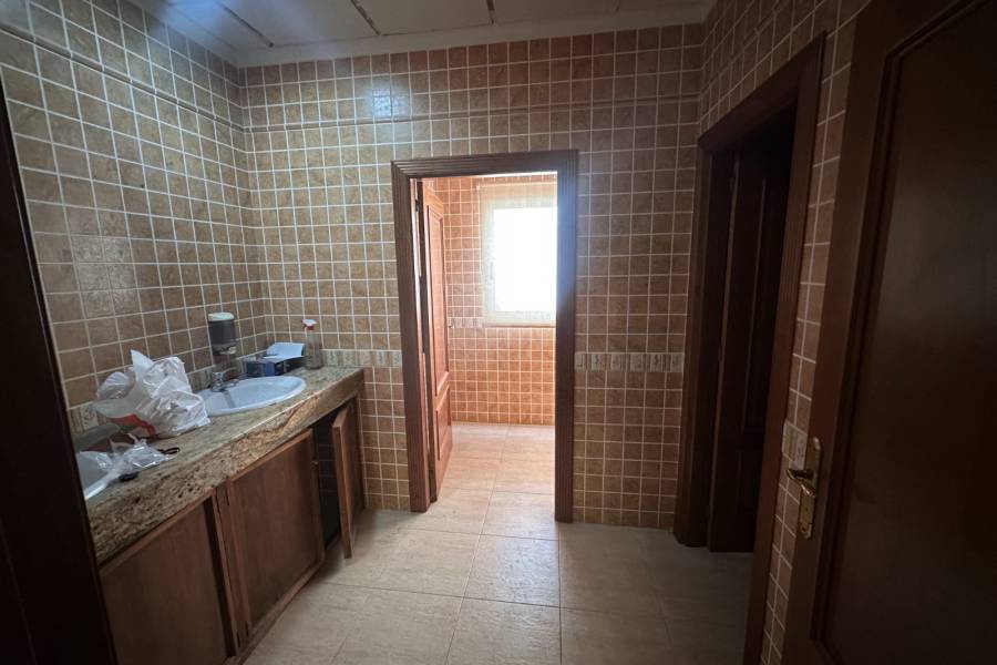 Resale - Commercial - Los Montesinos - Pueblo