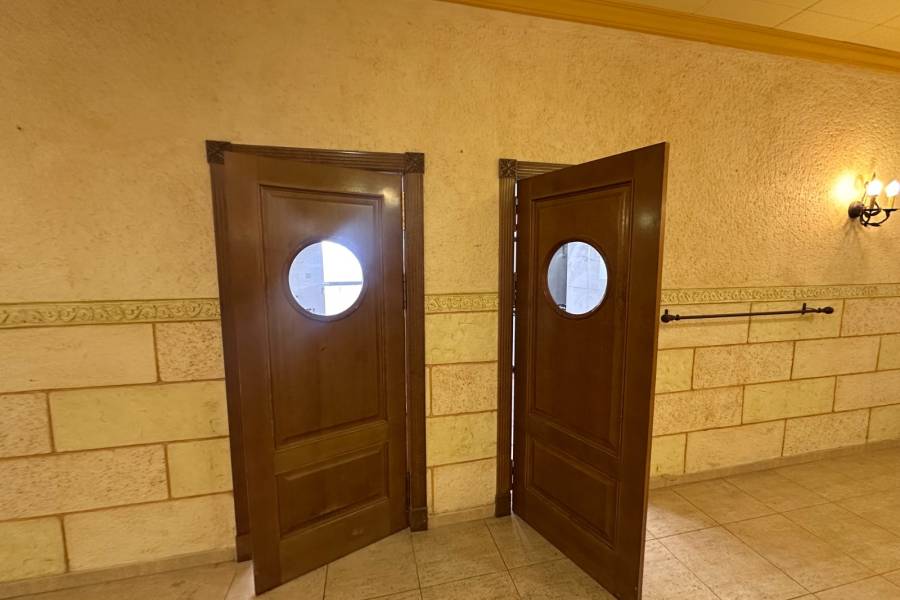 Resale - Commercial - Los Montesinos - Pueblo