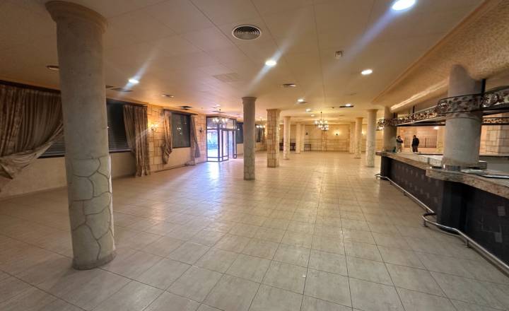 Locales Comerciales  - Reventa - Los Montesinos  - Pueblo