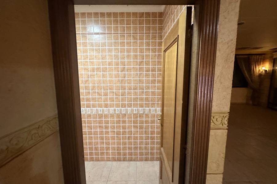 Resale - Commercial - Los Montesinos - Pueblo