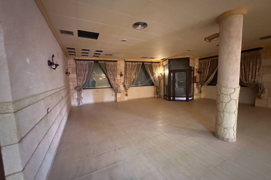 Resale - Commercial - Los Montesinos - Pueblo