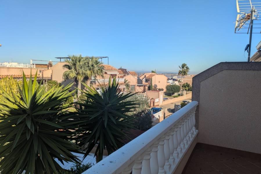 Alquiler - Casa - Torrevieja - Urbanización Los Balcones