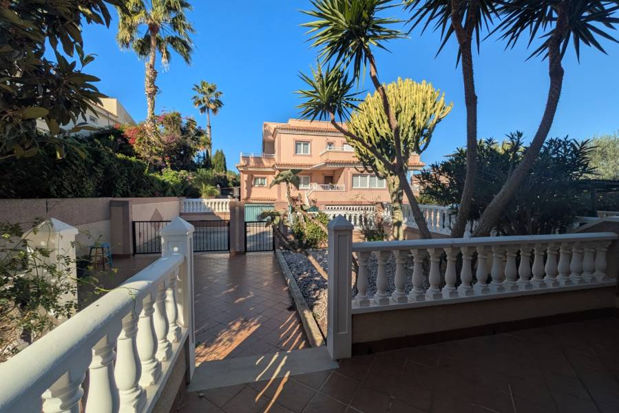 Alquiler - Casa - Torrevieja - Urbanización Los Balcones