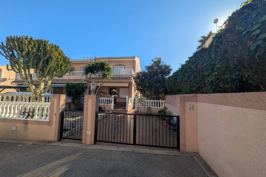 Alquiler - Casa - Torrevieja - Urbanización Los Balcones