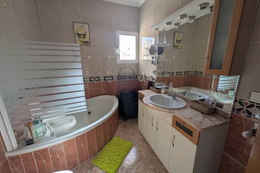 Alquiler - Casa - Torrevieja - Urbanización Los Balcones