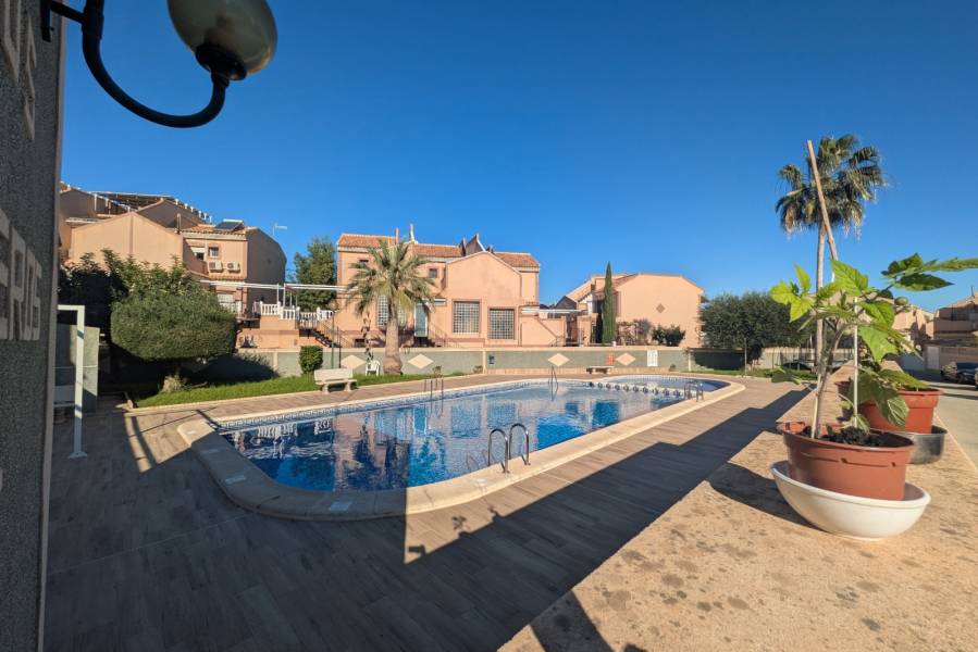Alquiler - Casa - Torrevieja - Urbanización Los Balcones