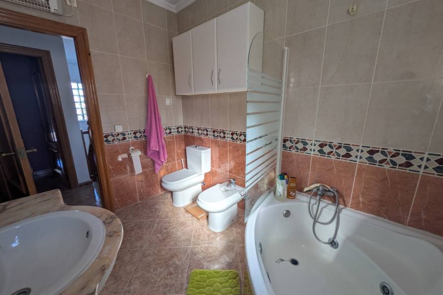 Alquiler - Casa - Torrevieja - Urbanización Los Balcones