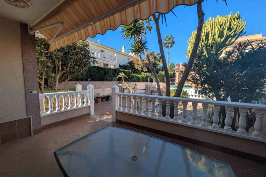 Alquiler - Casa - Torrevieja - Urbanización Los Balcones