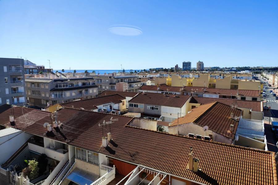 Alquiler larga duración  - ÁTICO - Torrevieja - Playa del cura