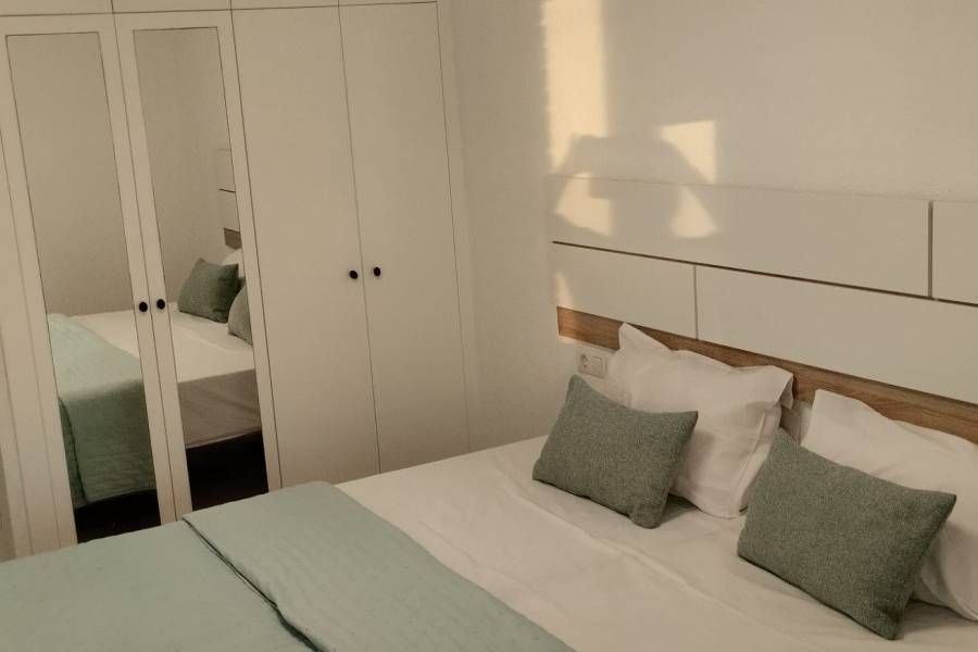 Alquiler larga duración  - ÁTICO - Torrevieja - Playa del cura