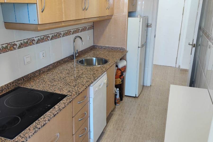 Alquiler larga duración  - ÁTICO - Torrevieja - Playa del cura