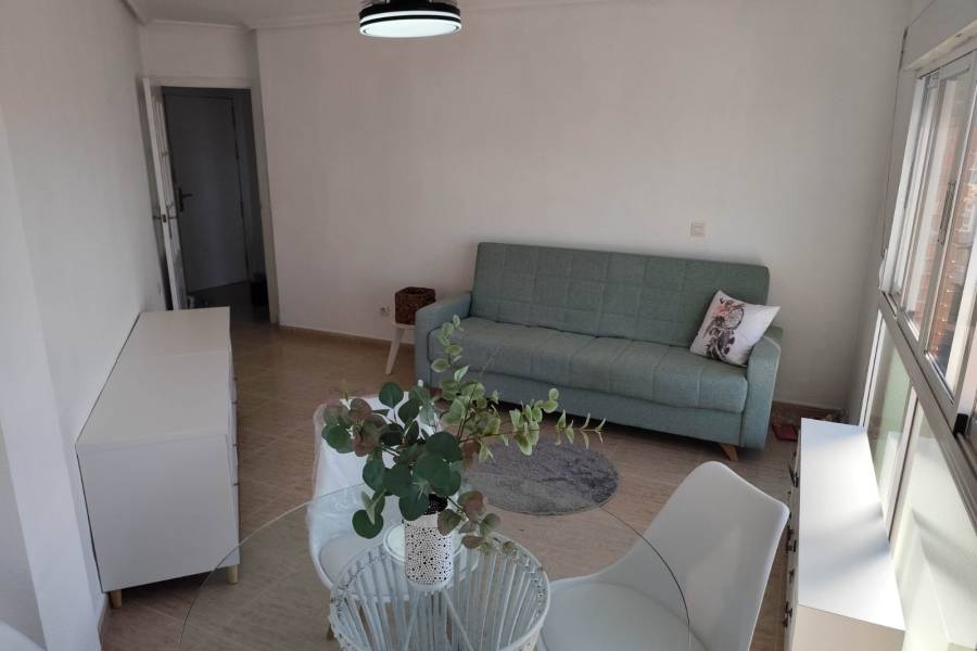 Alquiler larga duración  - ÁTICO - Torrevieja - Playa del cura