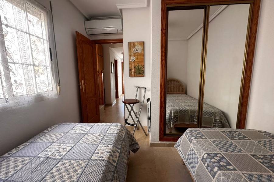 Alquiler / Alquiler de Temporada - Apartamento - La Marina - urbanizaciones/ playa 