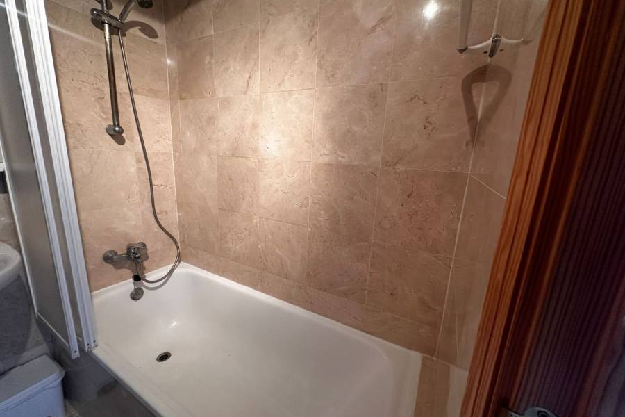 Alquiler / Alquiler de Temporada - Apartamento - La Marina - urbanizaciones/ playa 