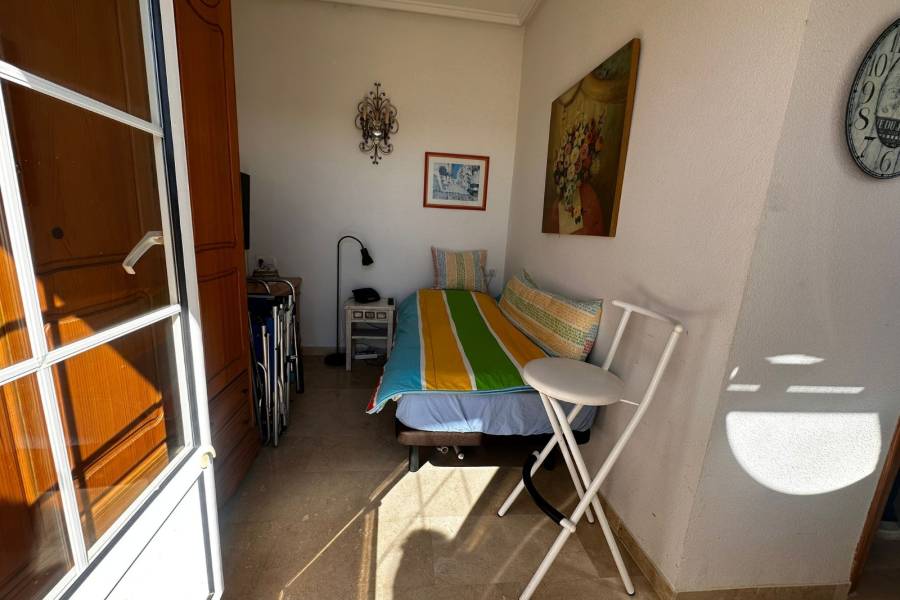 Kurzzeitmiete - Wohnung - La Marina - urbanizaciones/ playa 