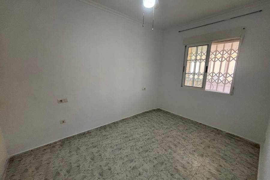 Reventa - Apartamento - Torrevieja - Aguas Nuevas