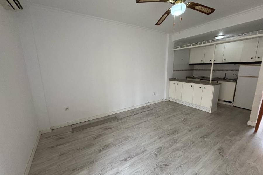 Reventa - Apartamento - Torrevieja - Aguas Nuevas