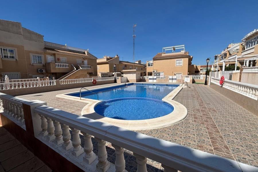 Reventa - Apartamento - Torrevieja - Aguas Nuevas