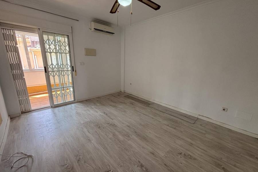 Reventa - Apartamento - Torrevieja - Aguas Nuevas