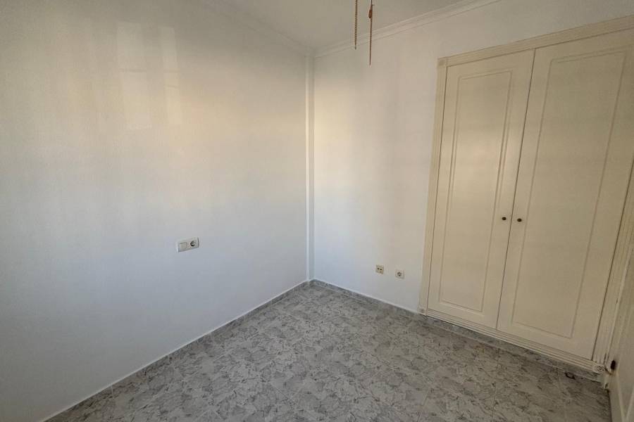 Reventa - Apartamento - Torrevieja - Aguas Nuevas