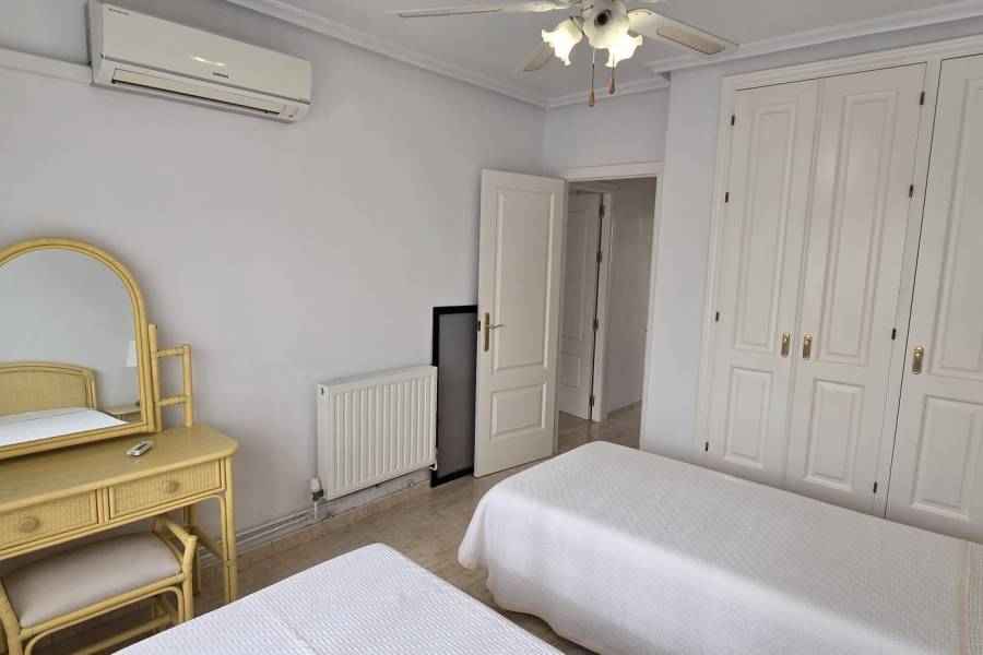 Reventa - Apartamento - ORIHUELA COSTA - La Zenia