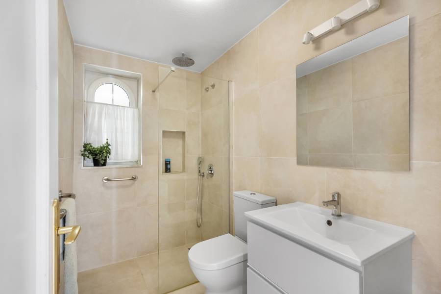 Reventa - Apartamento - Guardamar - Urbanizaciones /PLAYA