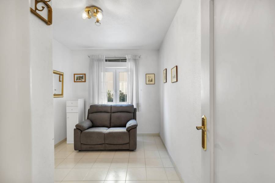 Reventa - Apartamento - Guardamar - Urbanizaciones /PLAYA