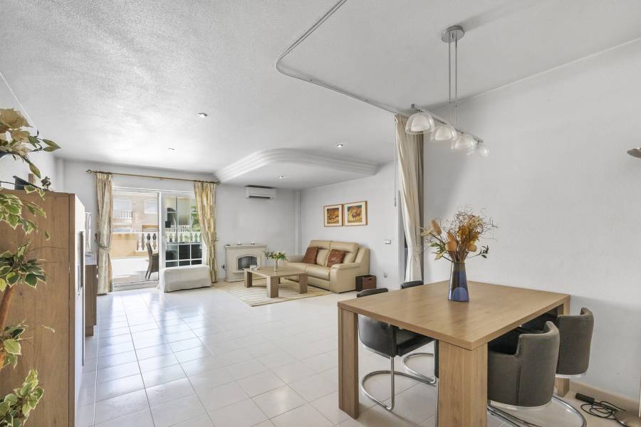 Reventa - Apartamento - Guardamar - Urbanizaciones /PLAYA