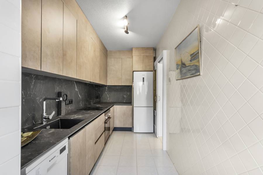 Reventa - Apartamento - Guardamar - Urbanizaciones /PLAYA