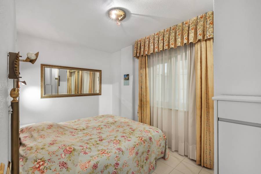 Reventa - Apartamento - Guardamar - Urbanizaciones /PLAYA