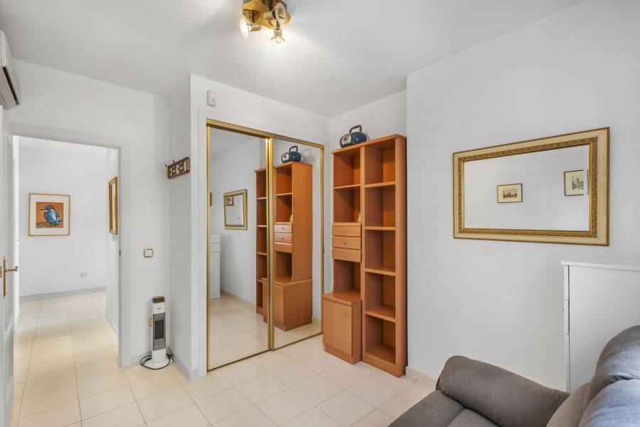 Reventa - Apartamento - Guardamar - Urbanizaciones /PLAYA