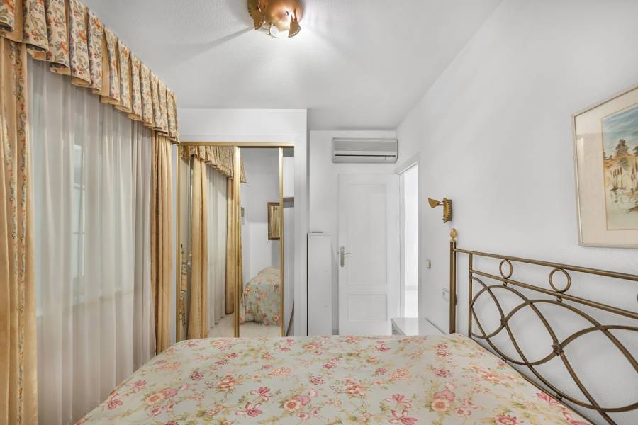 Reventa - Apartamento - Guardamar - Urbanizaciones /PLAYA